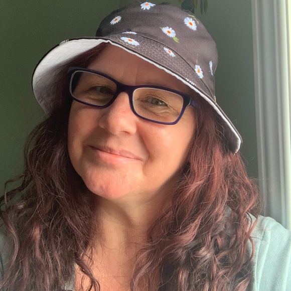 Meet your Posher, Lisa - Picture 1 of 1